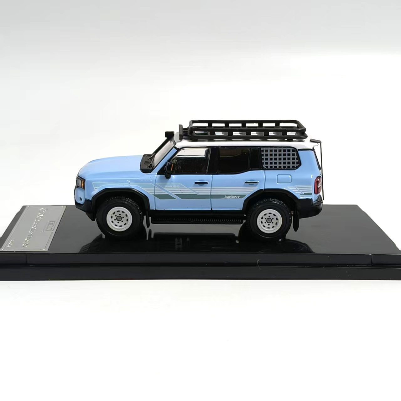 Diecast DCM 1:64 Scale LC250 V - огляд і ціна Vintage Collection
