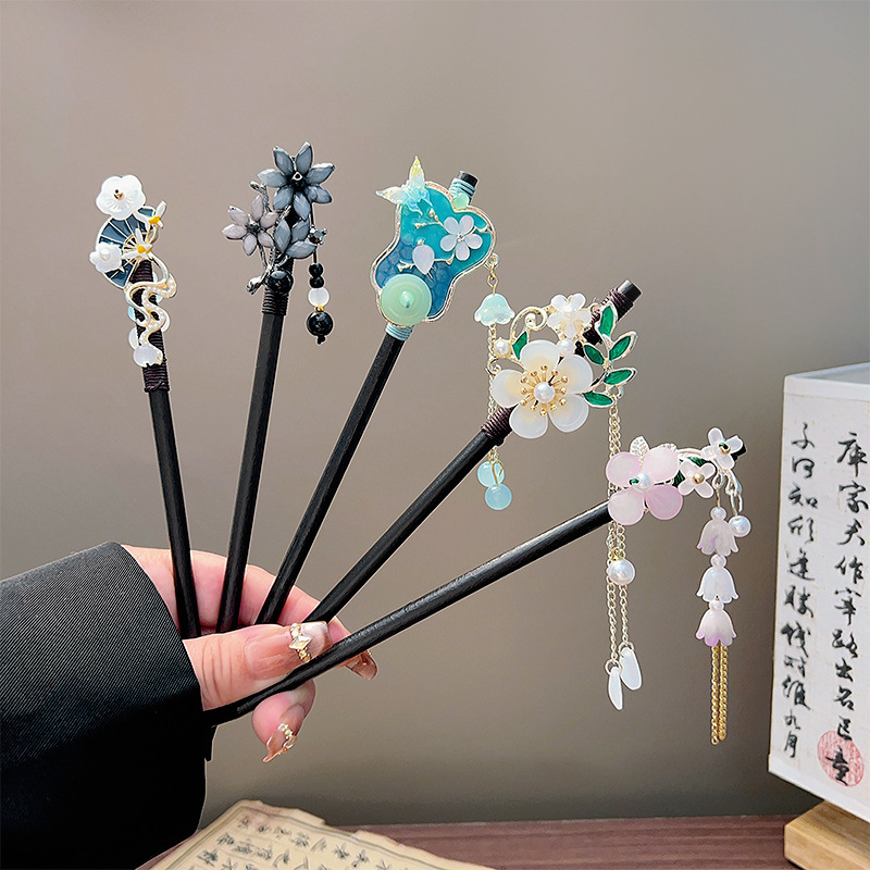 Classic Tassel Hair Stick Blac - огляд і ціна Vintage Collector